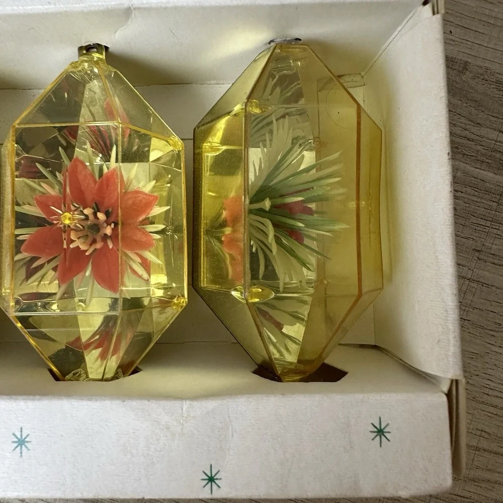 Vintage Jewelbrite Unbreakable Plastic Diaroma‎ Christmas Ornaments